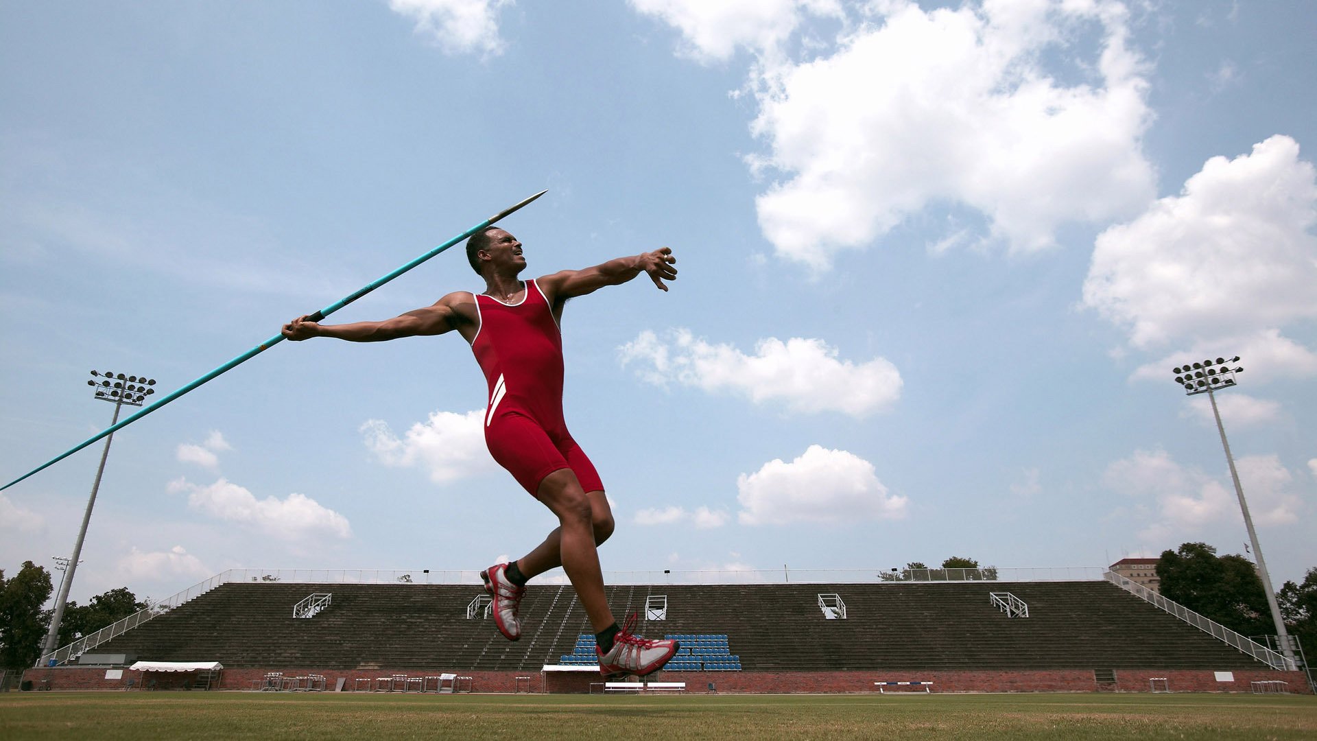 _都市网球黄金周：城市公共场地推广全民运动_，城市运动公园网球场